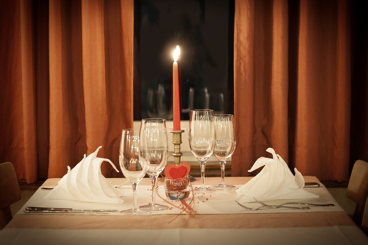 table decoration, dinner for two, valentine's day