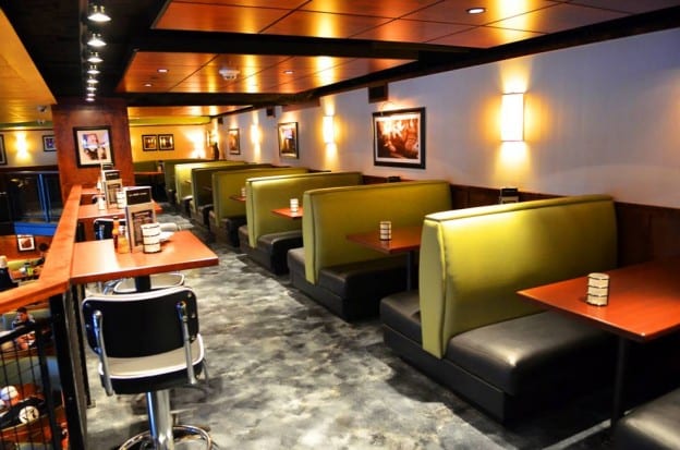 Restaurant Booth or Restaurant Table? Which Do You Prefer? | Cafe Solutions